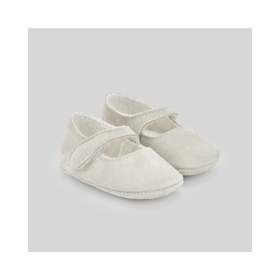 merceditas niña ante crudo