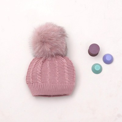 gorro pompón sintético rosé