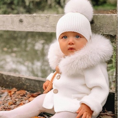 gorro marfil con pompón...