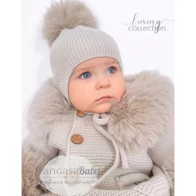 gorro camel con pompón...