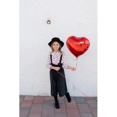mono y blusa corazones